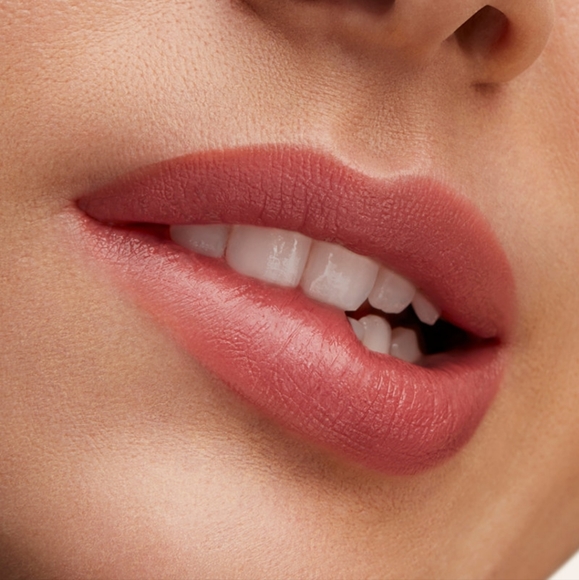 MAC LUSTREGLASS SHEER-SHINE LIPSTICK SYRUP/Blue Pink. BNIB - Picture 3 of 11